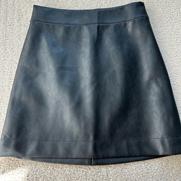 J crew Factory Black vegan leather mini skirt size 2 - Picture 1 of 7